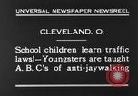 Standbild Verkehrsregeln Cleveland Ohio USA, 1930, aus Sekunde 5 historischem Filmmaterial Videoclip 65675068054