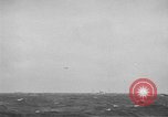 Standbild Konvoi von Schiffen Atlantik, 1941, aus Sekunde 30 historischem Filmmaterial Videoclip 65675068073