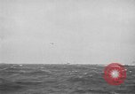 Standbild Konvoi von Schiffen Atlantik, 1941, aus Sekunde 31 historischem Filmmaterial Videoclip 65675068073