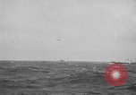 Standbild Konvoi von Schiffen Atlantik, 1941, aus Sekunde 32 historischem Filmmaterial Videoclip 65675068073