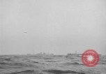 Standbild Konvoi von Schiffen Atlantik, 1941, aus Sekunde 43 historischem Filmmaterial Videoclip 65675068073