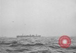 Standbild Konvoi von Schiffen Atlantik, 1941, aus Sekunde 46 historischem Filmmaterial Videoclip 65675068073