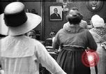 Standbild Afroamerikanische Soldatenfamilie Louisville Kentucky USA, 1917, aus Sekunde 14 historischem Filmmaterial Videoclip 65675068080