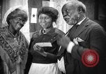 Standbild Negro soldier's Familie Louisville Kentucky USA, 1917, aus Sekunde 35 historischem Filmmaterial Videoclip 65675068087