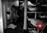 Standbild die Lebensbedingungen an Bord Pazifik, 1953, aus Sekunde 5 historischem Filmmaterial Videoclip 65675068093