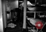 Standbild die Lebensbedingungen an Bord Pazifik, 1953, aus Sekunde 7 historischem Filmmaterial Videoclip 65675068093