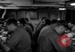 Standbild die Lebensbedingungen an Bord Pazifik, 1953, aus Sekunde 27 historischem Filmmaterial Videoclip 65675068094