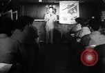 Immagine di Il coreano sailor reclute in aula Jinhae Corea, 1954, secondo 15 filmato di repertorio 65675068098