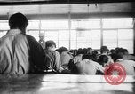 Immagine di Il coreano sailor reclute in aula Jinhae Corea, 1954, secondo 61 filmato di repertorio 65675068098