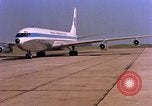 Immagine di Il presidente John F Kennedy esamina razzo Saturn Huntsville Alabama USA, 1963, secondo 26 filmato di repertorio 65675068105