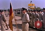 Immagine di Il presidente John F Kennedy esamina razzo Saturn Huntsville Alabama USA, 1963, secondo 27 filmato di repertorio 65675068105