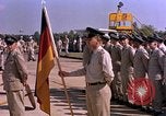 Immagine di Il presidente John F Kennedy esamina razzo Saturn Huntsville Alabama USA, 1963, secondo 28 filmato di repertorio 65675068105