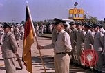 Immagine di Il presidente John F Kennedy esamina razzo Saturn Huntsville Alabama USA, 1963, secondo 30 filmato di repertorio 65675068105