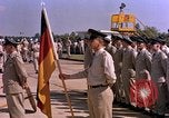 Immagine di Il presidente John F Kennedy esamina razzo Saturn Huntsville Alabama USA, 1963, secondo 32 filmato di repertorio 65675068105