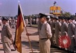 Immagine di Il presidente John F Kennedy esamina razzo Saturn Huntsville Alabama USA, 1963, secondo 33 filmato di repertorio 65675068105