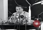 Immagine di Wernher von Braun parlando in tedesco su veicoli di lancio nello spazio inc United States USA, 1958, secondo 13 filmato di repertorio 65675068106