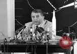 Immagine di Wernher von Braun parlando in tedesco su veicoli di lancio nello spazio inc United States USA, 1958, secondo 27 filmato di repertorio 65675068106