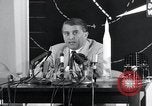 Immagine di Wernher von Braun parlando in tedesco su veicoli di lancio nello spazio inc United States USA, 1958, secondo 28 filmato di repertorio 65675068106