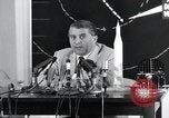 Immagine di Wernher von Braun parlando in tedesco su veicoli di lancio nello spazio inc United States USA, 1958, secondo 30 filmato di repertorio 65675068106