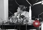 Immagine di Wernher von Braun parlando in tedesco su veicoli di lancio nello spazio inc United States USA, 1958, secondo 32 filmato di repertorio 65675068106