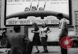 Immagine di Dorothy Lamour durante la seconda guerra mondiale Hollywood Los Angeles California USA, 1943, secondo 12 filmato di repertorio 65675068108