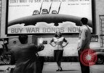 Immagine di Dorothy Lamour durante la seconda guerra mondiale Hollywood Los Angeles California USA, 1943, secondo 17 filmato di repertorio 65675068108
