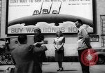 Immagine di Dorothy Lamour durante la seconda guerra mondiale Hollywood Los Angeles California USA, 1943, secondo 22 filmato di repertorio 65675068108