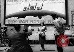 Immagine di Dorothy Lamour durante la seconda guerra mondiale Hollywood Los Angeles California USA, 1943, secondo 24 filmato di repertorio 65675068108