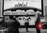 Immagine di Dorothy Lamour durante la seconda guerra mondiale Hollywood Los Angeles California USA, 1943, secondo 28 filmato di repertorio 65675068108