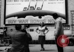 Immagine di Dorothy Lamour durante la seconda guerra mondiale Hollywood Los Angeles California USA, 1943, secondo 29 filmato di repertorio 65675068108