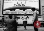 Immagine di Dorothy Lamour durante la seconda guerra mondiale Hollywood Los Angeles California USA, 1943, secondo 31 filmato di repertorio 65675068108