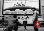 Immagine di Dorothy Lamour durante la seconda guerra mondiale Hollywood Los Angeles California USA, 1943, secondo 33 filmato di repertorio 65675068108