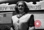 Immagine di Dorothy Lamour durante la seconda guerra mondiale Hollywood Los Angeles California USA, 1943, secondo 35 filmato di repertorio 65675068108