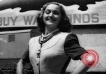 Immagine di Dorothy Lamour durante la seconda guerra mondiale Hollywood Los Angeles California USA, 1943, secondo 37 filmato di repertorio 65675068108