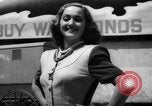 Immagine di Dorothy Lamour durante la seconda guerra mondiale Hollywood Los Angeles California USA, 1943, secondo 38 filmato di repertorio 65675068108