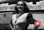 Immagine di Dorothy Lamour durante la seconda guerra mondiale Hollywood Los Angeles California USA, 1943, secondo 39 filmato di repertorio 65675068108
