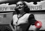 Immagine di Dorothy Lamour durante la seconda guerra mondiale Hollywood Los Angeles California USA, 1943, secondo 41 filmato di repertorio 65675068108