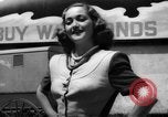 Immagine di Dorothy Lamour durante la seconda guerra mondiale Hollywood Los Angeles California USA, 1943, secondo 43 filmato di repertorio 65675068108