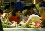 Standbild Studenten an der Universität von Kalifornien Berkeley Berkeley California USA, 1980, aus Sekunde 42 historischem Filmmaterial Videoclip 65675068147