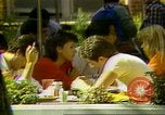 Standbild Studenten an der Universität von Kalifornien Berkeley Berkeley California USA, 1980, aus Sekunde 43 historischem Filmmaterial Videoclip 65675068147