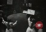 Standbild British Tea centenary London England Vereinigtes Königreich, 1939, aus Sekunde 10 historischem Filmmaterial Videoclip 65675068174
