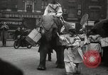 Standbild British Tea centenary London England Vereinigtes Königreich, 1939, aus Sekunde 15 historischem Filmmaterial Videoclip 65675068174