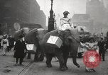 Standbild British Tea centenary London England Vereinigtes Königreich, 1939, aus Sekunde 19 historischem Filmmaterial Videoclip 65675068174