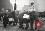 Standbild British Tea centenary London England Vereinigtes Königreich, 1939, aus Sekunde 20 historischem Filmmaterial Videoclip 65675068174