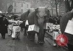 Standbild British Tea centenary London England Vereinigtes Königreich, 1939, aus Sekunde 25 historischem Filmmaterial Videoclip 65675068174