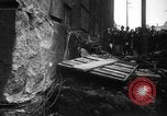 Standbild Ausschreitungen Manchester England, 1939, aus Sekunde 10 historischem Filmmaterial Videoclip 65675068180