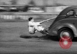 Standbild Stuntmen Hollywood Los Angeles California USA, 1939, aus Sekunde 10 historischem Filmmaterial Videoclip 65675068186