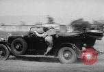 Standbild Stuntmen Hollywood Los Angeles California USA, 1939, aus Sekunde 23 historischem Filmmaterial Videoclip 65675068186