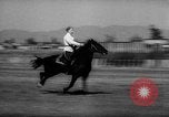 Standbild Stuntmen Hollywood Los Angeles California USA, 1939, aus Sekunde 25 historischem Filmmaterial Videoclip 65675068186