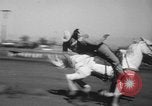 Standbild Stuntmen Hollywood Los Angeles California USA, 1939, aus Sekunde 30 historischem Filmmaterial Videoclip 65675068186